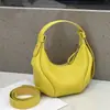 Bolsa de Ombro Estilosa Retro Fashion 2025 Novo Design de Nicho Couro Genuíno Versátil para o Dia a Dia Bolsa de Ombro de Mão