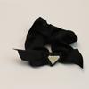 ¡Liquidación! Diadema de Tela con Lazo Triangular, Elegante Accesorio para Cola de Caballo o Moño