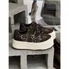Otoño 2026 Nuevo Estilo Gamuza Suela Gruesa Aumenta Altura Con Cordones Ligero Suela Suave Zapatos de Entrenamiento Alemanes Zapatos Casuales Mujer