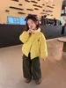Casaco de algodão forrado com fleece para meninas, novo casaco de algodão estilo coreano com desenho animado para crianças outono/inverno 2026, peça de outer wear fofa e casual