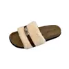 Nuevas pantuflas de algodón para otoño e invierno, con un elegante diseño de punta abierta, un hermoso forro de felpa y un aspecto moderno para 2026. Estas pantuflas antideslizantes, de estilo de hadas y con una sola tira son perfectas para mujeres