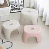 Mesa de Centro para Sala de Estar Doméstica Tendência Banquinho Pequeno de Plástico para Crianças Banco para Banho Cadeira Empilhável Banheiro Banco Baixo para Trocar Sapatos
