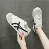 Tênis de Treino Feminino Alemão 2026 Novos Sapatos Populares de Primavera e Outono Sapatos Versáteis Femininos de Solado Plano Sapatos Forrest Gump Tênis Casuais Esportivos