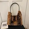 Bolsa Esponjosa de Gran Capacidad Otoño para Mujer 2026 Nuevo Estilo Moda para el Trabajo Bolso de Hombro Simple Bolso de Felpa Bolso Tote