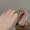 El Mago de Oz ~ Nuevo Anillo Verde Estilo Chino para Mujer, Anillo Fino para Dedo Índice con un Solo Diamante Negro con Acabado de Alta Gama para Apilar