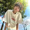 Camiseta de manga curta estilo high street americano com bordado de chama e letras, unissex, corte solto, estilo casal, algodão pesado, top tendência para o verão