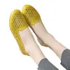 Zapatos de mujer transpirables huecos, sandalias de verano planas de suela blanda y punta cerrada, zapatos perforados antideslizantes, nuevo estilo de moda