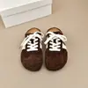 Sapatos Birkenstock Franceses de Sola Grossa para Mulheres, Novo Estilo Primavera 2026, Mules Elegantes Fechadas Slip-On