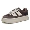 Zapatillas blancas de cuero genuino para mujer, nuevo estilo otoño 2026, mocasines casuales versátiles para mujer, zapatos retro para mujer de suela gruesa