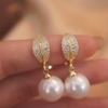 Com brincos de pérola de alta qualidade de luxo de luz de diamante nova moda legal elegante folha orelha fivela requintado brincos de nicho