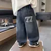 Calça Jeans Infantil Masculina Estilo Novo Primavera e Outono Estilo Coreano Solta Casual Calça Longa Versátil para Bebê Menino Bonito