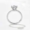 Anillo de Plata de Ley S925 Clásico con Seis Garras Micro-engastado con Moissanita, Moderno, Lujo Ligero, Versátil Anillo de Compromiso y Propuesta