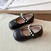 Sapatos Mary Jane de Couro para Meninas, Sapatos Princesa com Solado Macio, Novos Sapatos de Couro Infantis para Primavera e Outono, Sapatos Únicos Decorados com Pérolas, Sapatos de Performance