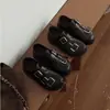 Zapatos Birkenstock estilo británico de cuero negro con hebilla, suela gruesa, para mujer, nuevo modelo popular 2026, mocasines slip-on de punta cerrada y suela blanda