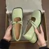Primer Encuentro con los Zapatos de Mujer Mary Jane con Tacón Grueso que Aumentan la Altura Estilo Francés, Nuevo Modelo Primavera 2026, Adecuados para Combinar con Faldas, Zapatos Pequeños de Piel con Aumento de Altura