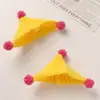 Mini gorro triangular de lana tejido de dibujos animados DIY hecho a mano para muñecas, accesorios de decoración, venta al por mayor