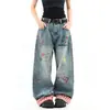 ChaoLi tiene en stock jeans de mezclilla lavada bordados con el personaje de dibujos animados KT cat para mujer, estilo de alta costura de otoño con diseño de dobladillo enrollado, pantalones rectos holgados