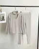 Top de tricô liso com decote V para mulheres, caimento justo, manga longa, peça básica de outono