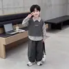 Conjunto de Otoño para Niños 2026 Nuevo Fresco Elegante Estilo Coreano Infantil Conjunto de Tres Piezas Chaleco para Bebé Ropa de Primavera y Otoño Moderno
