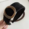 Diadema de Estilo Coreano Relajado Color Marrón Maillard de Ala Ancha con Vibras Vintage y Corona Alta para un Look Elegante