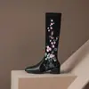 Estilo étnico nuevo talla grande 2023 botas martin negras para adulto pedido microfibra femenina tubo con tótem otro caucho