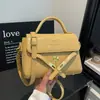 Bolso de mano de moda de alta gama para mujer, exquisito y súper popular, nuevo para el otoño de 2026, bolso pequeño cuadrado versátil para hombro y bandolera