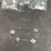 Versão de Luxo Pulseira de Trevo de Quatro Folhas e Flor de Cinco Folhas com Madrepérola Natural, Colar de Trevo de Quatro Folhas Espesso Banhado a Ouro 18K para Mulheres, Popular entre Influenciadores