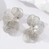 Pendientes de Flor Dorada de Nueva Moda Transfronterizos con Textura que Conserva el Color, Clavos de Flor de Ginkgo Tridimensionales, Pendientes Versátiles Dulces y Frescos