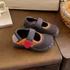 2026 Verão Novos Sapatos Esportivos Infantis Minimalistas para Corrida ao Ar Livre Antiderrapantes Modelo Largo Sapatos Infantis Sapatos Masculinos para Exterior Sapatos Femininos