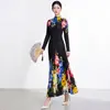 Conjunto de dos piezas Miyake: elegante y moderno top ajustado de manga larga con cuello alto y falda estampada de cintura alta