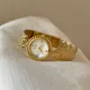 Reloj Estilo Palacio Retro Ieke para Mujer, Moderno y Exquisito, con Esfera de Nácar Incrustada de Diamantes, Versátil y Elegante, con Correa de Cuero de Alta Gama
