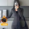 Ropa de Yoga de Alta Calidad con Tejido Cepillado, Cuello Alto, Mangas Largas y Cintura Ajustada, Combinada con una Chaqueta Deportiva para Correr de Ajuste Delgado y Amigable con la Piel