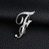 Temperamento de comercio exterior europeo y americano 26 broches de letras inglesas femenina diamante personalidad Joker moda corsage pin masculino accesorios