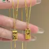 Loja de Ouro Mesmo Estilo Super Brilhante Triturado Gelo Fortuna Barra Pequena de Ouro Colar para Mulheres, Colar de Barra Pequena de Ouro da Moda e de Alta Qualidade para Clavícula