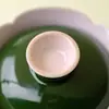 Lujoso Esmalte Mineral Original Verde Hoja de Bambú Tazón con Tapa en Forma de Flor, Creativo Alto Valor Estético Hecho a Mano Tazón de Té de Pared Delgada