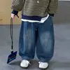 Conjunto de Moletom Falso de Duas Peças Casual para Meninos Primavera e Outono 2026 Novo Conjunto de Duas Peças Jeans Estilo Coreano para Bebês Tendência