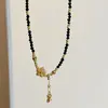 Collar con Borla de Espinela Negra de Tono Oscuro Retro de Gama Alta Estrella de Cinco Puntas Diseño de Nicho Cadena para Clavícula Versátil para el Viaje