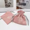 Ventas Directas de Fábrica Personalizado Simple Rosa Oro Estampado Logo Empaque de Terciopelo para Joyería, Cuentas Budistas y Cosméticos
