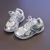 Zapatos de Malla Transpirables Estilo Papá para Niñas Modelo Nuevo Primavera/Verano 2026 Zapatos Deportivos para Correr de Suela Suave para Niños Zapatos Casuales para Niños Modernos