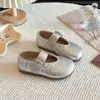 2026 Novos Sapatos Pequenos de Couro da Moda Retro de Cor Sólida para Crianças Versáteis para Meninas Solado Macio Bico Redondo Sapatos de Uma Sola Tendência Sapatos Mary Jane de Couro