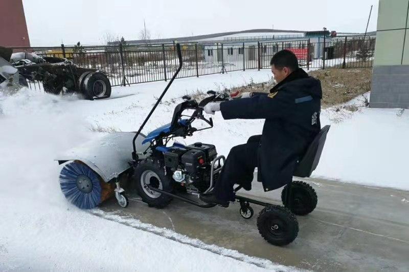 除雪机,扫雪机,可驾驶扫雪机,可换机头扫雪机,铲雪机,机场扫雪机,多功能扫雪机