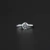 En stock Anillo de Plata de Ley S925 Anillo de Moissanita para Mujer Tono Vibrante Mismo Anillo de Boda de Plata de Ley de Chica Garra Clásica de Cuatro
