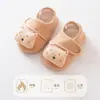 Zapatos y calcetines de suelo para bebé, colección de otoño 26, diseño de personaje de dibujos animados, calcetines antideslizantes para caminar en interiores para bebé, con puntos adhesivos, zapatos y calcetines para niños de suela blanda