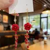 Nuevos Pendientes de Flor de Rosa de Terciopelo Rojo Otoño e Invierno para Mujer, Pendientes de Alta Gama Modernos y Versátiles, Lujo Accesible, Pendientes Adelgazantes