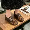 Sapatos femininos estilo Birkenstock com bico dividido sintético, sapatos baixos de outono/inverno com tira dupla, estampa de leopardo retrô, sapatos casuais versáteis e fáceis de usar