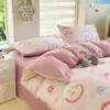 Juego de ropa de cama fresco y sencillo de cuatro piezas cuidadosamente seleccionado, funda de edredón de verano, juego de tres piezas para dormitorio de estudiante, ropa de cama de dibujos animados de una pieza