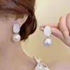 Pendientes de Clip de Lujo Ligero Estilo Hong Kong sin Agujeros para Orejas Pendientes Geométricos de Perla y Camelia para Mujer Sentido Avanzado Simples Elegantes Pendientes Versátiles