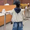 Conjunto de tres piezas nuevo de otoño 2026 para niños: Ropa exterior holgada estilo coreano, camisa a cuadros con capucha y pantalones vaqueros con estampado de estrellas