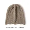 100% Cachemira Otoño/Invierno 2026 Nuevo Gorro de Punto para Mujer Casual Tejido de Trenza Gorro Cálido a Prueba de Frío y Viento Protección para los Oídos