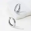 Pendientes de Aro Minimalistas de Moda para Mujer con una Textura Lujosa, Diseño de Nicho Moderno y Versátil